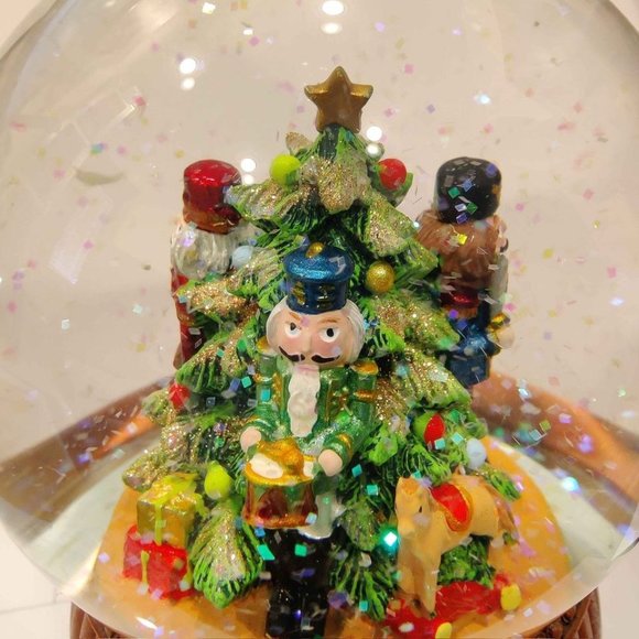 Musical Snow Globe Nutcrackers Twelve Days of Christmas 2012 Glitter Dome - Picture 2 of 5